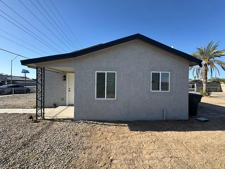 1707 S Avenue A — Photo 1