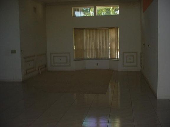 5th image of 217 Turnberry Ct N