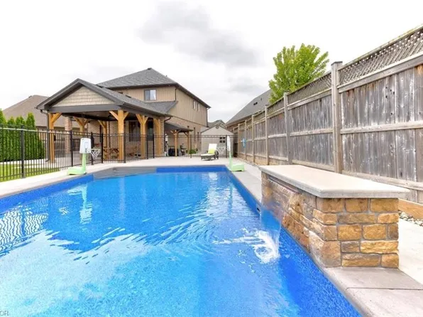 261 Watervale Cres, Kitchener, ON N2A 0G7