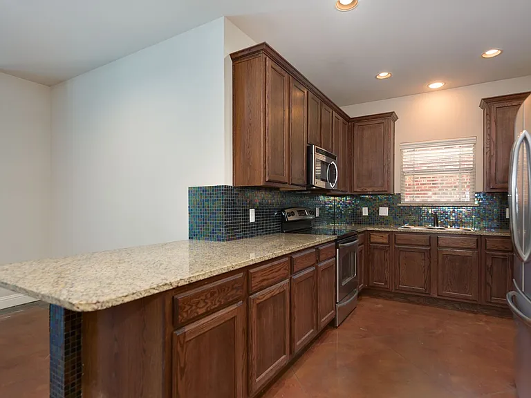 2928 Forest Park Blvd — Photo 5