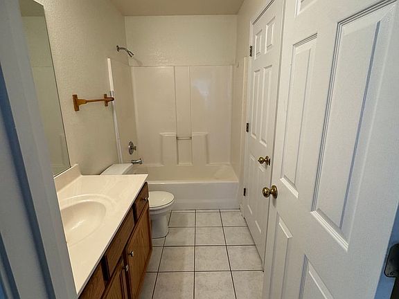 4th image of 1591-1593 N Doulton Dr #1591