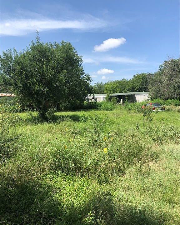 1st image of 618 Country Ln