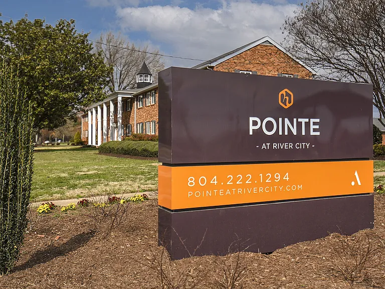 Pointe at River City — Photo 28