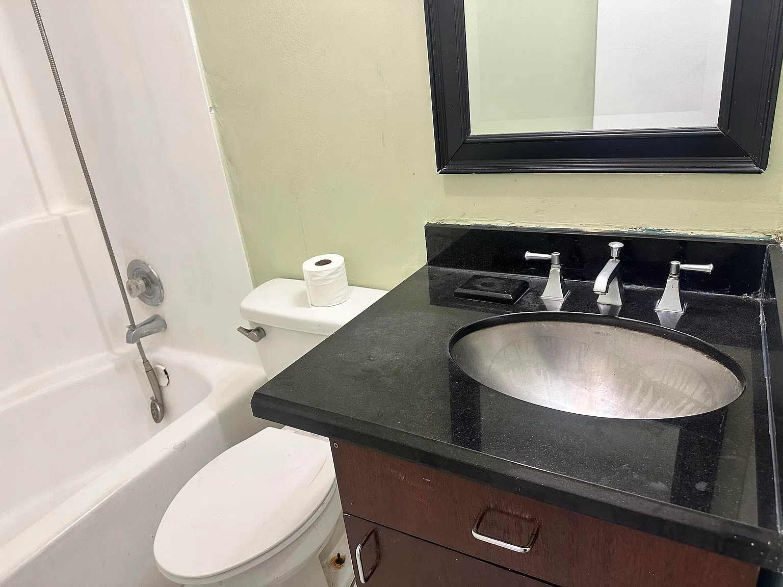 2 bed, 1.0 bath, 849 sqft, $1,975 — Photo 4