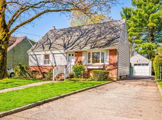 56 Middle Neck Rd, Port Washington, NY 11050