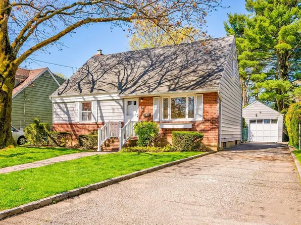 56 Middle Neck Road, Port Washington, NY 11050