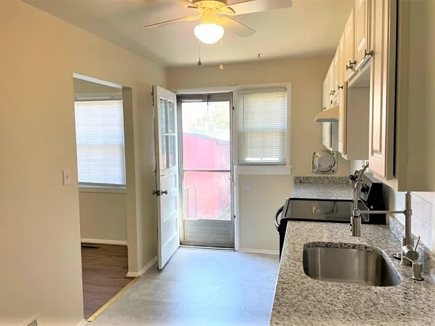 1117 Pelham Wood Rd — Photo 3