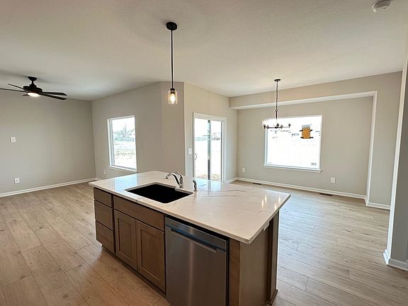 5th image of 2809 N Rutland Ln