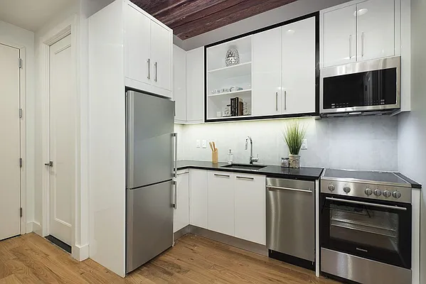 Rented by City View Living | media 20