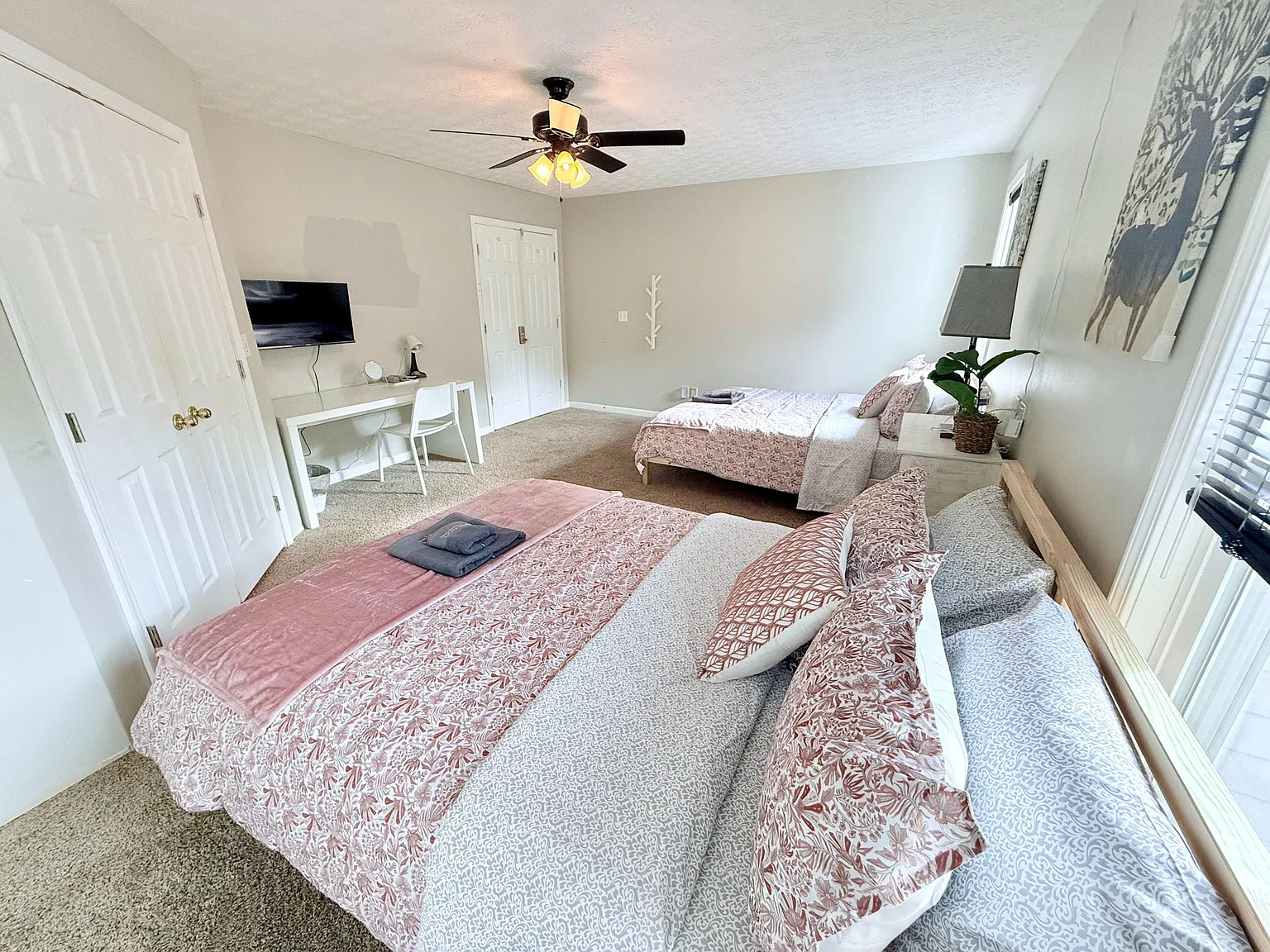 4 bed, 2.5 bath, 2257 sqft, $1,118 — Photo 2