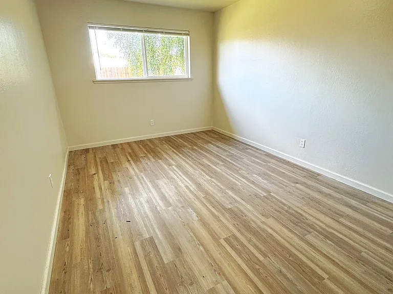 1062 Hiller Rd — Photo 9
