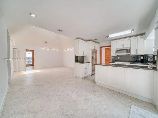 7320 SW 100th Ct — Photo 1