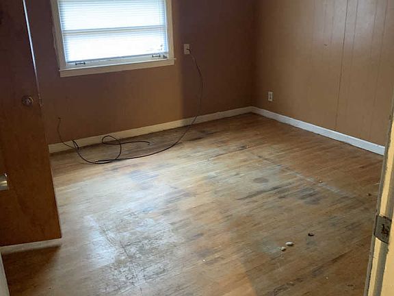 5th image of 425 Oriole Cir