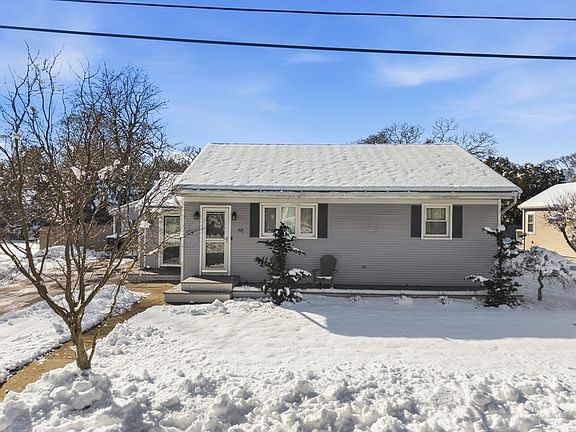 3rd image of 69 Coggeshall St