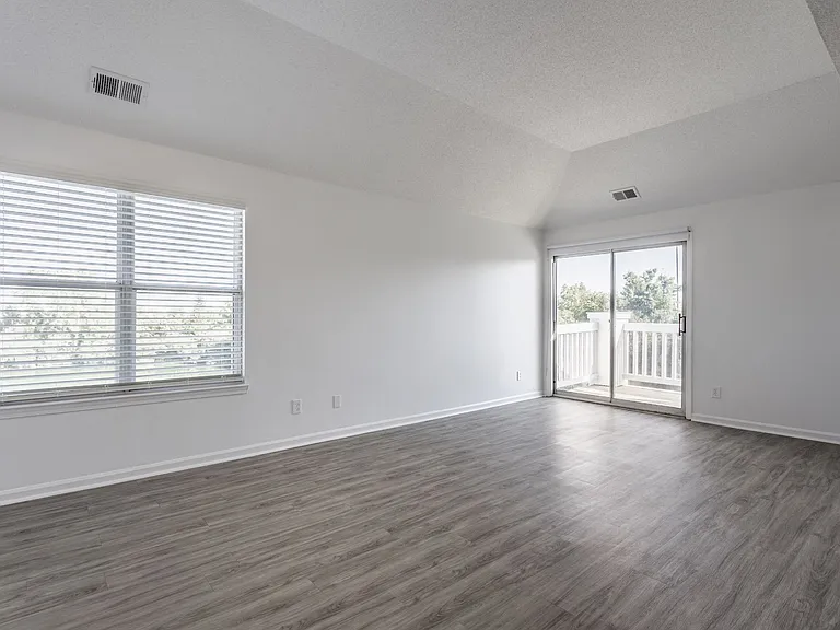 Sundance Apartments — Photo 18