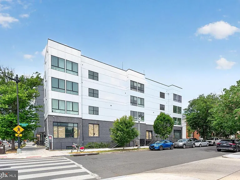 1102 Staples St NE #301 — Photo 1