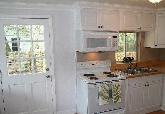 5th image of 9403 N Elmer St
