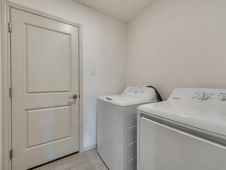 8212 E County Road 111 — Photo 11