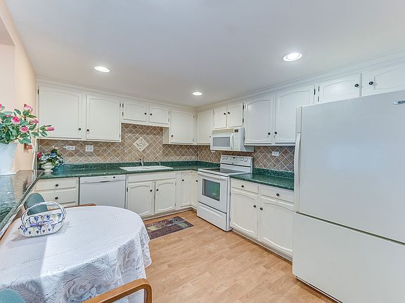 5th image of 375 Plum Creek Dr APT 211