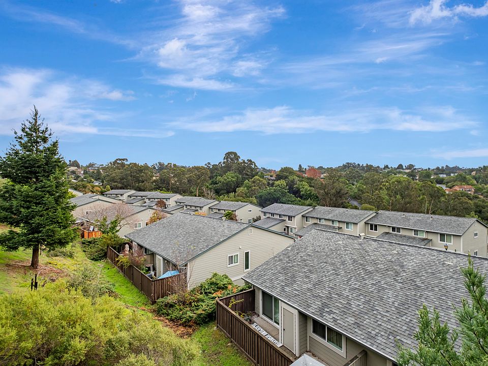 1st image of 25059 Oakridge Ct