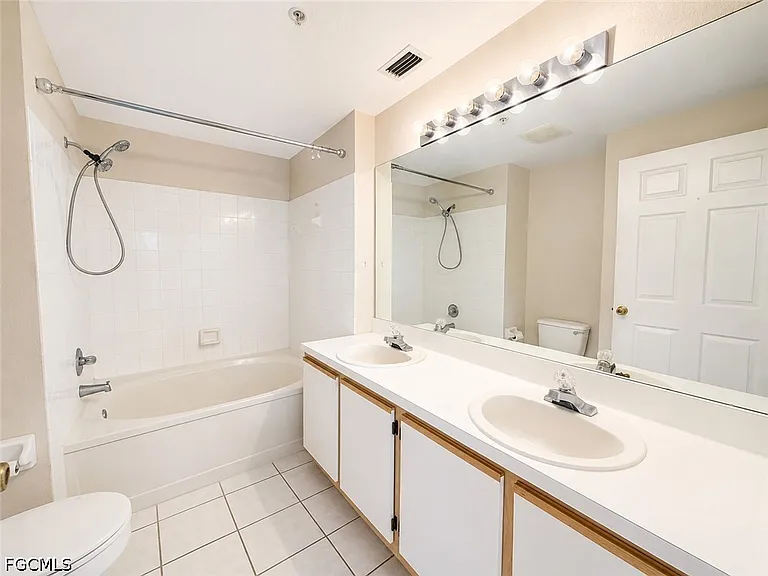 6490 Aragon Way #303 — Photo 19