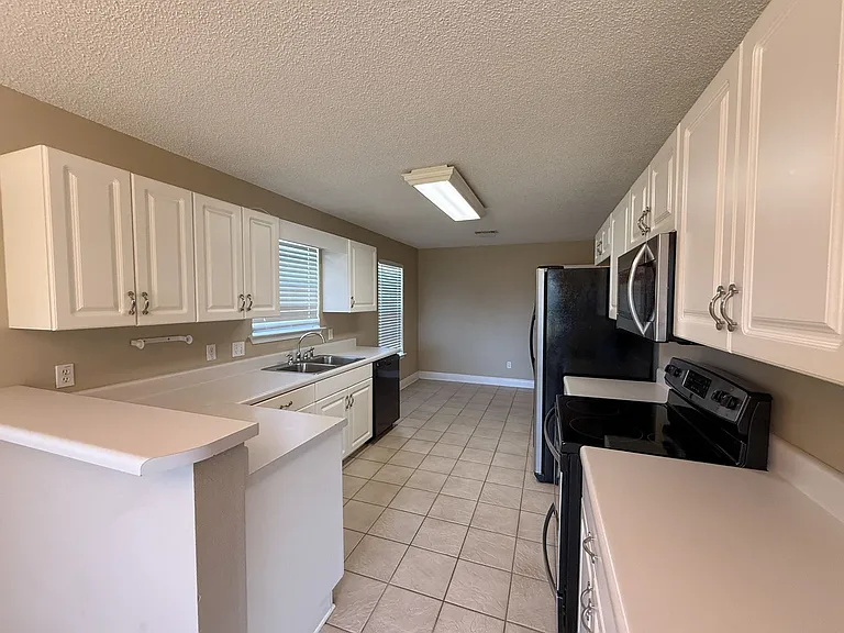 1519 Sandcliff Dr — Photo 4