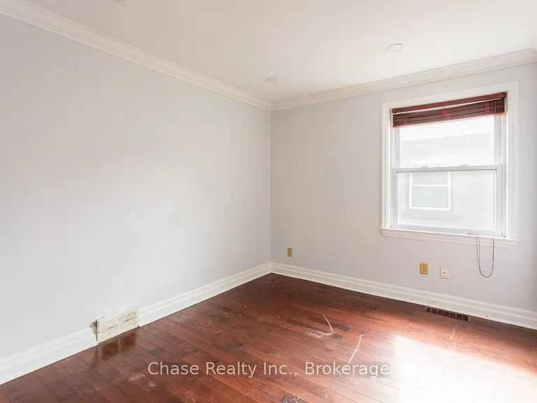 402 Guelph Line — Photo 7