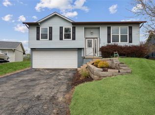 6825 Arbor Ln NE, Cedar Rapids, IA 52402