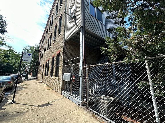 3rd image of 1049 N Marshfield Ave #2CH