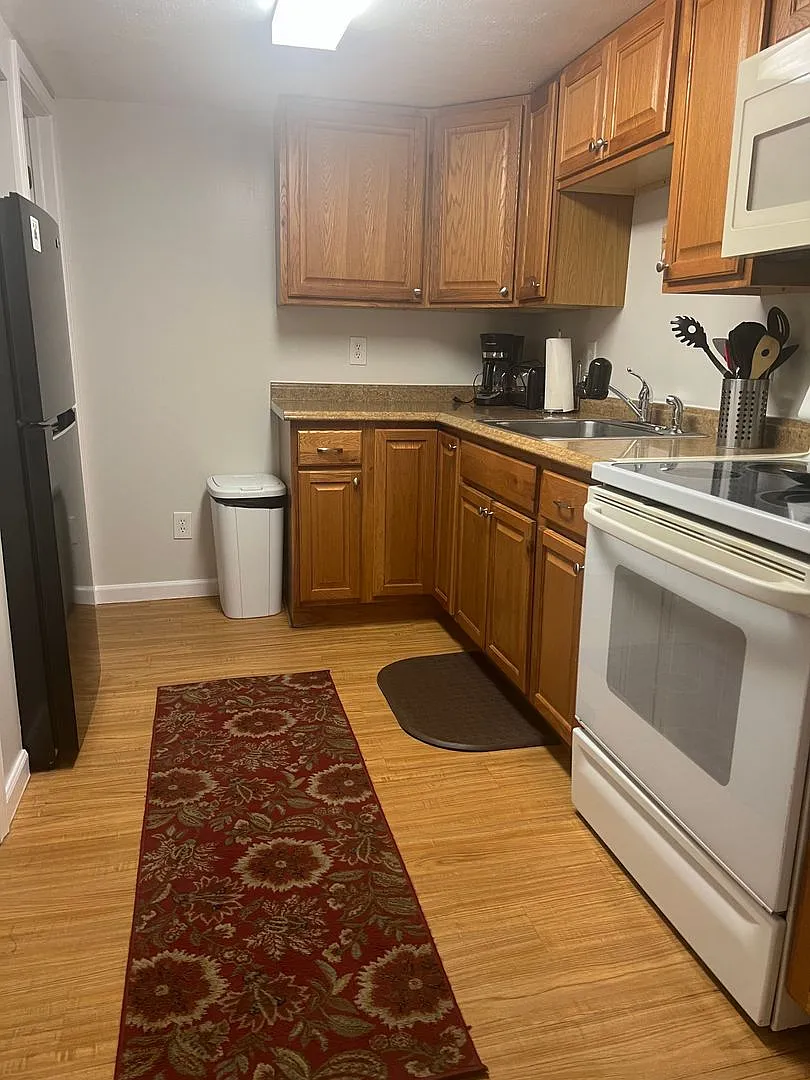 Furnished Temporary or Extended Stay Apartment — Photo 4