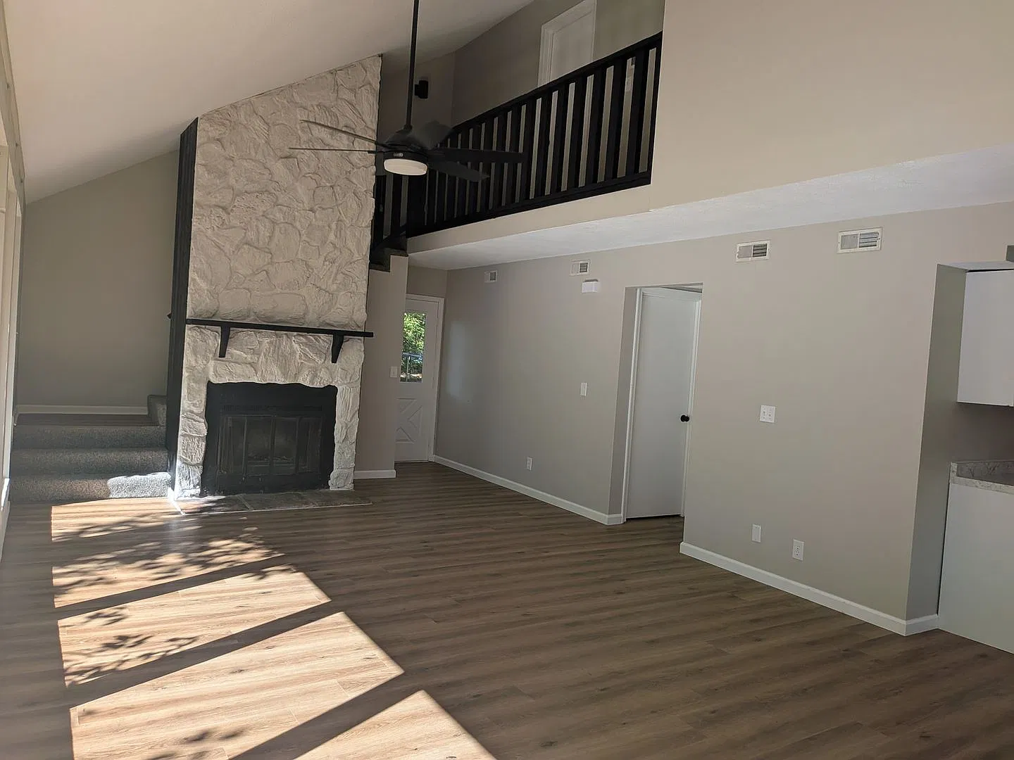 Amazing Remodeled 3 Bed 2 Bath House! — Photo 4