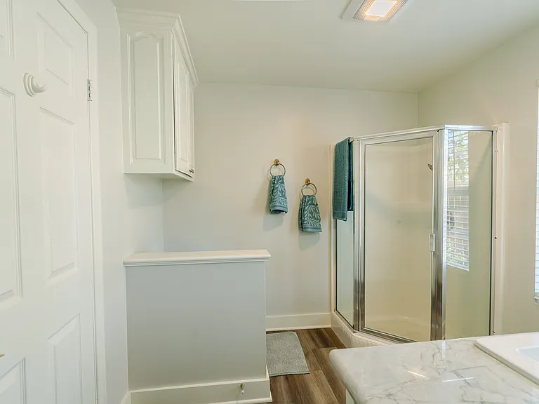 4475 Barnard St — Photo 24