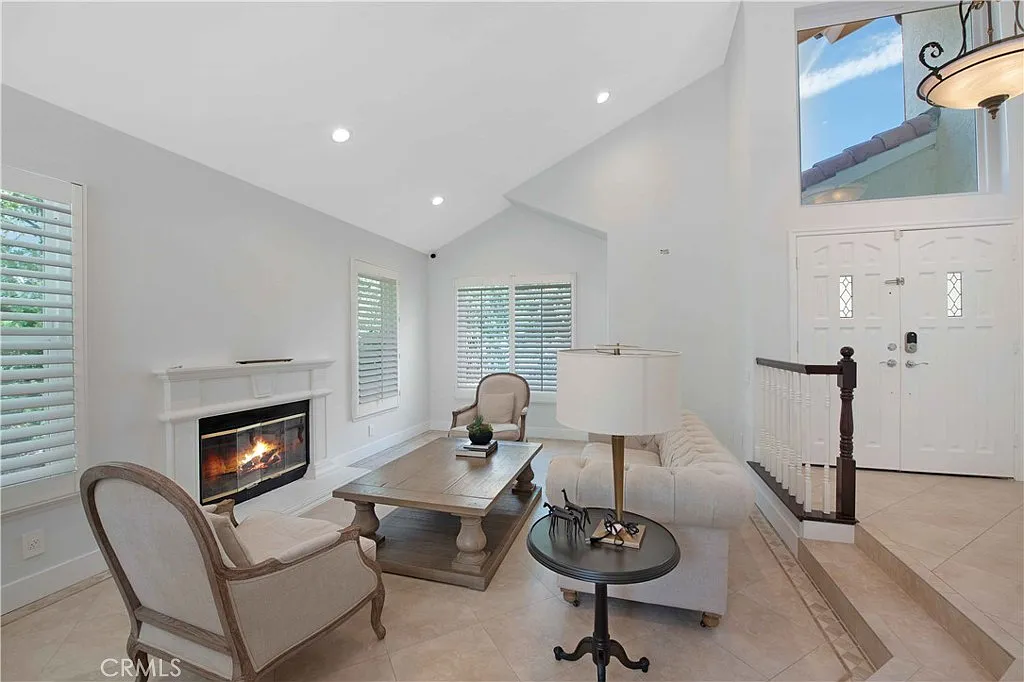 4 bed, 2798 sqft, $8,400 — Photo 4