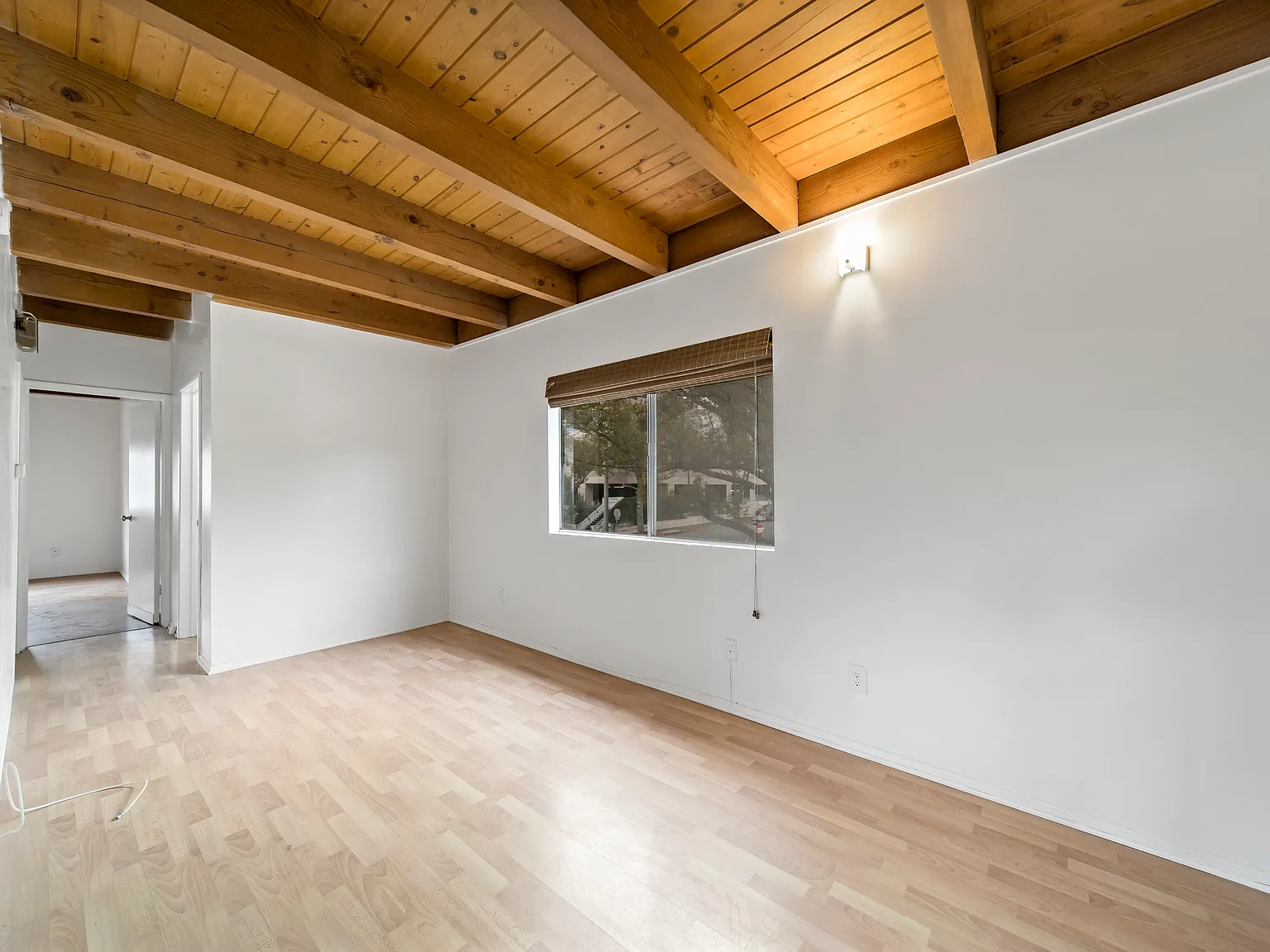 2 bed, 1050 sqft, $4,100 — Photo 3