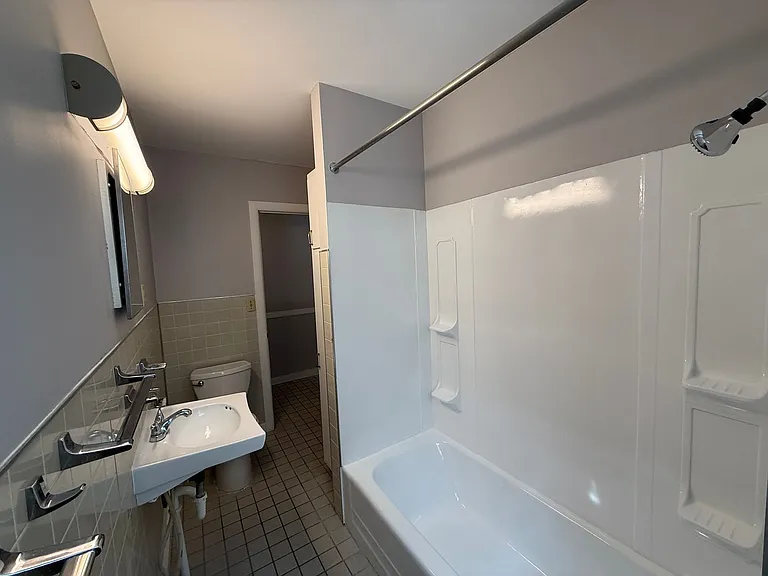 329 Lyon St NE #2 — Photo 8