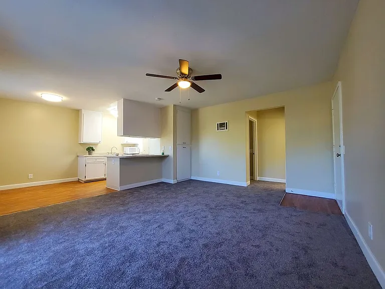 Parklane Apartments — Photo 32