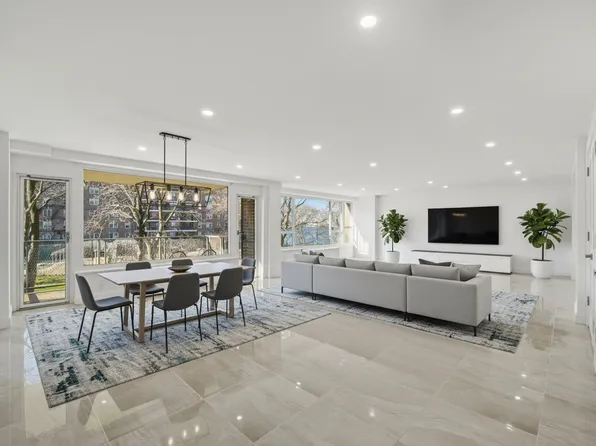 166-25 Powells Cove Boulevard image 7 of 31