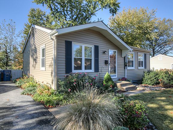 3rd image of 12179 Parkwood Pl