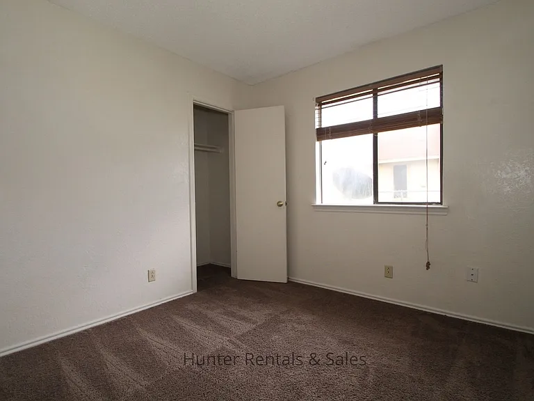 1100 Goodhue Dr — Photo 5