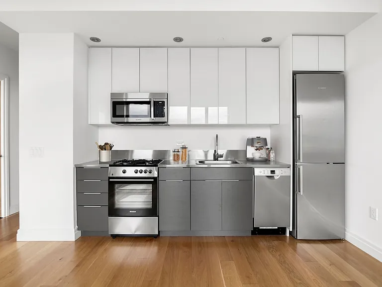 300 Ashland Pl #30E — Photo 3