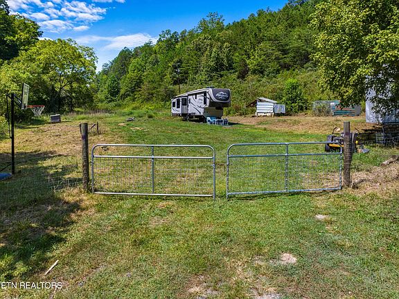 3rd image of 132 Adams Ln