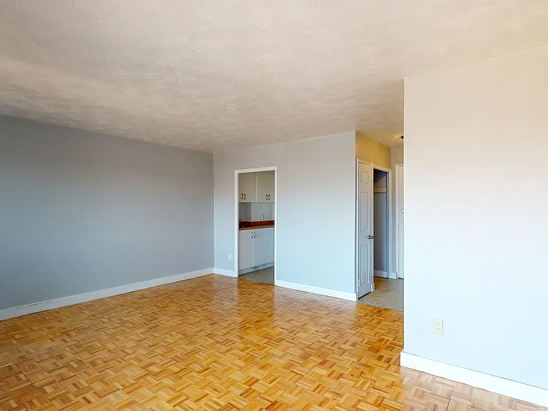290 Nelson St — Photo 16