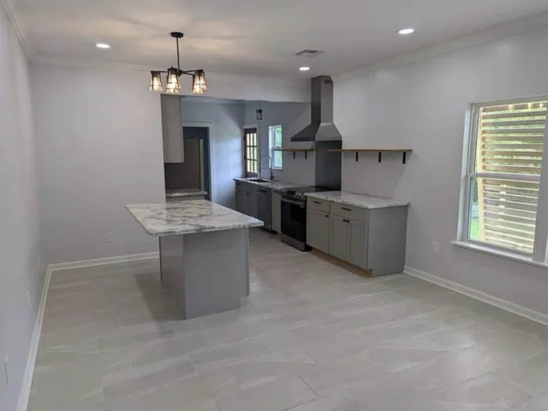 508 Olivier St — Photo 2
