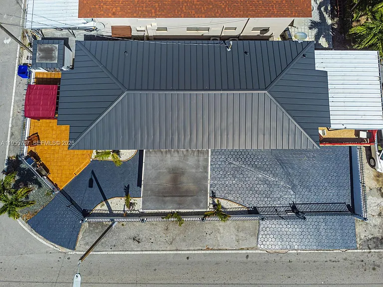 901 NW 22nd Pl — Photo 32