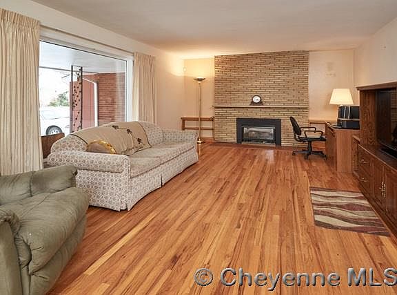 3rd image of 1518 Hot Springs Ave