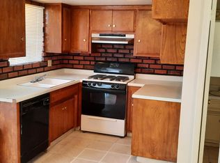 2836 28th St W #A, Rosamond, CA 93560
