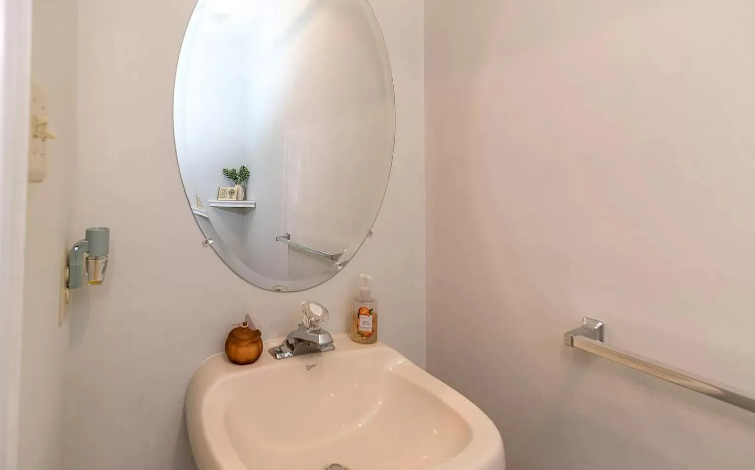3 bed, 2140 sqft, $3,300 — Photo 4