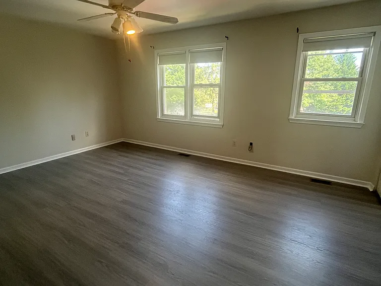309 Patricia Cir — Photo 9