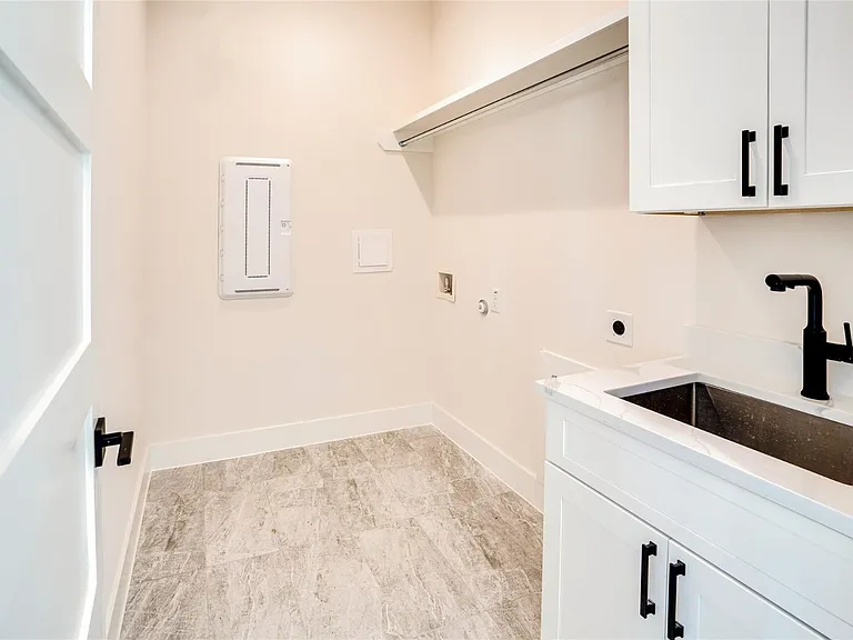 3611 S Versailles Ave — Photo 17