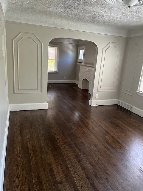 2 bed, 1000 sqft, $1,200 — Photo 2